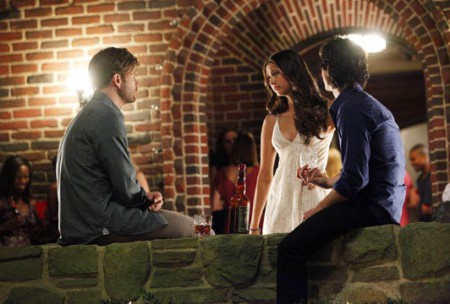 first-official-pic-of-vampire-diaries-season-3-450x304